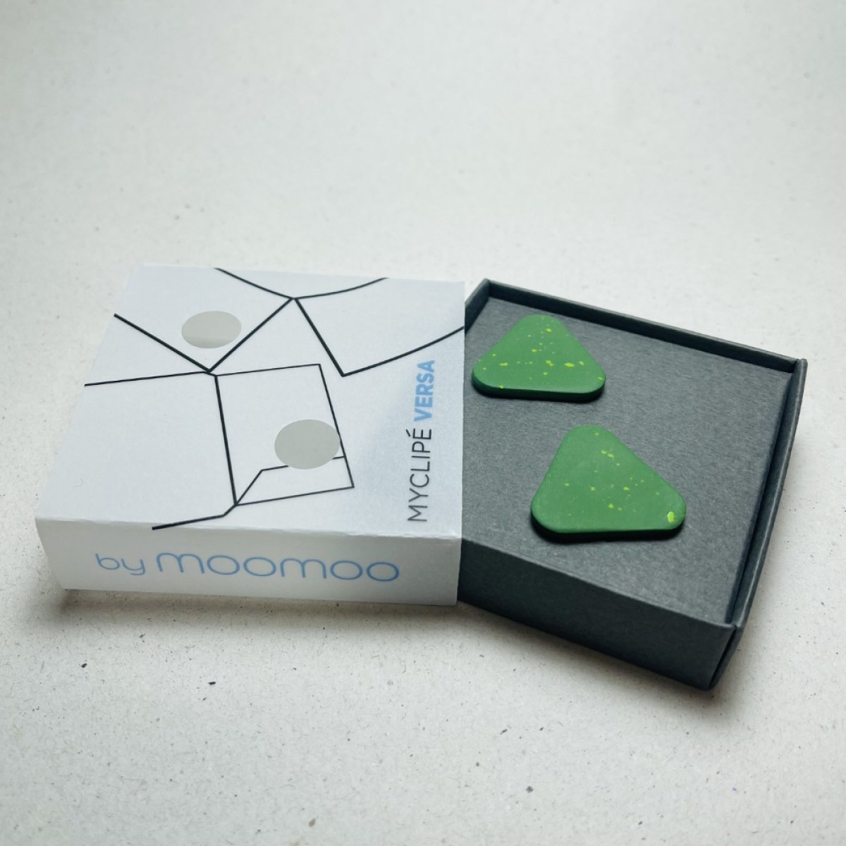 VERSA TRIANGLE OLIVE GREEN-LIME